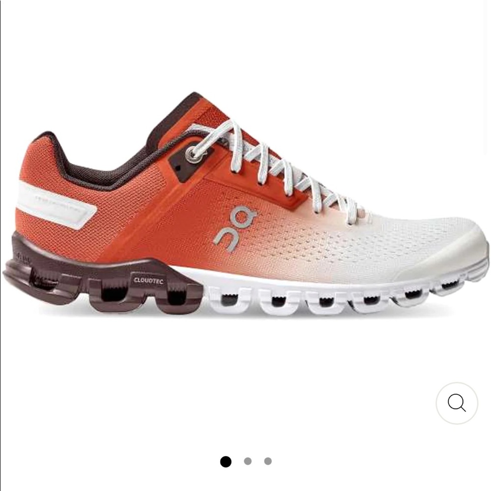 On cloud flow running shoes